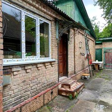 Боярка,пів будинку 62м.кв.,всі комунікації ,центр
Продам пів будинку з