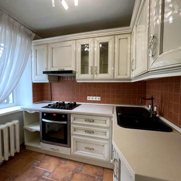 Варненська вул., 17