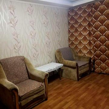 Продам  2 комнатную, метро Черниговская,ул.Карбышева , 18-А