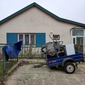 Листопадна вул., 1б