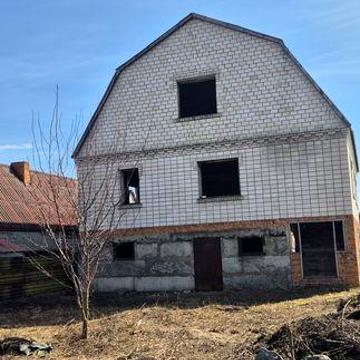Продаж будинку з земельною ділянкою