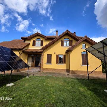 ПриватнийБудинокБіляПарку12сЗемлі