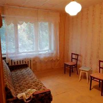 Продам 1 комн квартиру с. п 2 эт.пос 40 лет Октября ул. Комарова торг