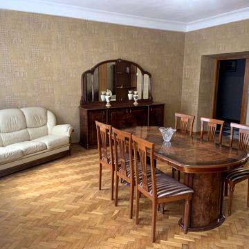 Прорізна вул., 10