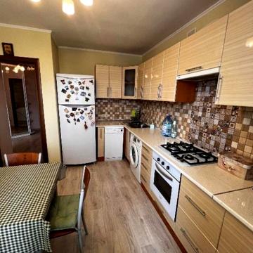 Трикімнатна квартира в Бучі. Мінімальне оформлення!