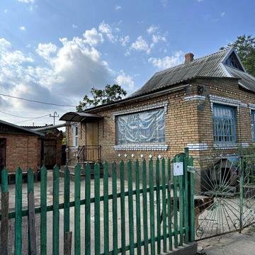 Продам будинок з великою зімельною ділянкою у м. Марганець