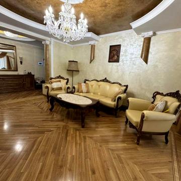 Оренда елітного житла з виглядом на озеро