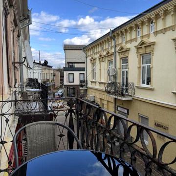 Оренда 3 кімнатної квартири в самому центрі м.Коломия стометрівка