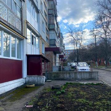 Продам 1к квартиру, 2 поверх - 35.5м2, м.Сміла, вул.Б.Хмельницького.