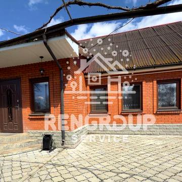 Продаж сучасного будинку в центрі Балаклеї з просторою територією