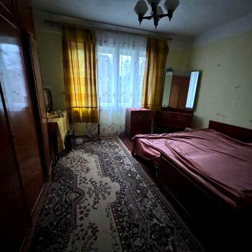 Здається будинк, 3 кімнати, ванна, кухня. Буштино