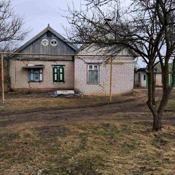 Сдам 2-3 комнаты в 4-х комнатном доме. Можно военные. Рядом река