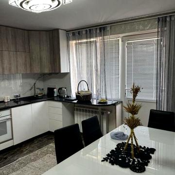 Будинки, квартири, нерухомість