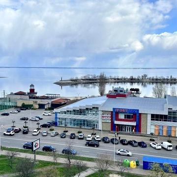 Трьох кімнатна квартира з видом на Дніпро