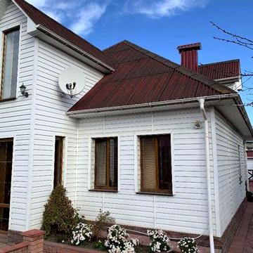 Продається будинок  в центрі міста.