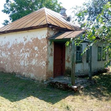 Ділянка з будиночком в селі Олишівка