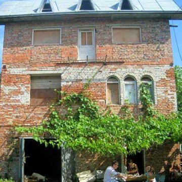 Продам будинок чи хату з подвірям та городом
