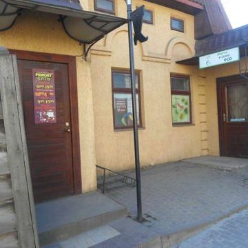 В центрі м.Броди зі земельною ділянкою
