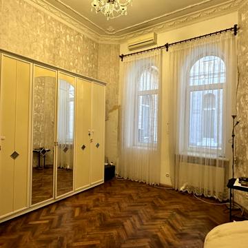 Кіри Муратової вул., 15