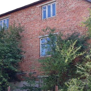 Продається будинок 3-и поверхи із ділянкою