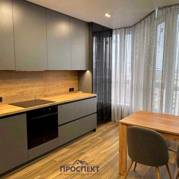 Продаж 2 к квартира Грушевського 110 з Ремонтом Центр