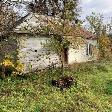 Продам землю 25 соток землі хата стара сарай