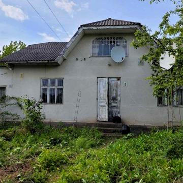 Ділянка з будинком