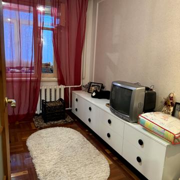 Героїв Крут бульв. (Героїв Сталінграду), 4