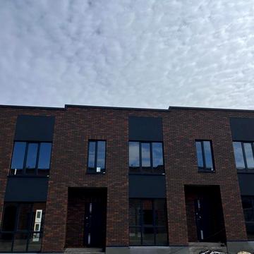 Продаж 2 поверхового таунхаусу з усіма центральними комунікаціями.