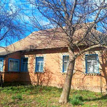 Продається будинок у затишному місці