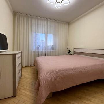 Андрія Первозванного вул. (Стахурського), 6