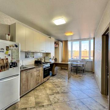 Квартира студія 66 м²  в Ірпені, вул. Гнатюка, з ремонтом, меблями