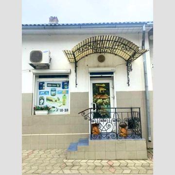 Продається — квартира із магазином у центрі Вижниці