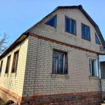 Продам кирпичный дом  в Коротиче на участке 10 соток