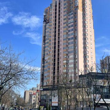 2-х кімнатна квартира з дизайнерським ремонтом та власною гардеробною