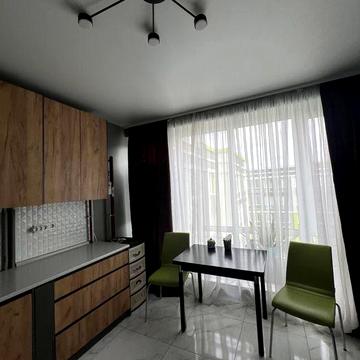 Повноцінна 2кімнатна.Розвинений р-н.Актуальна.Телефонуйте!БЕЗ КОМІСІЇ