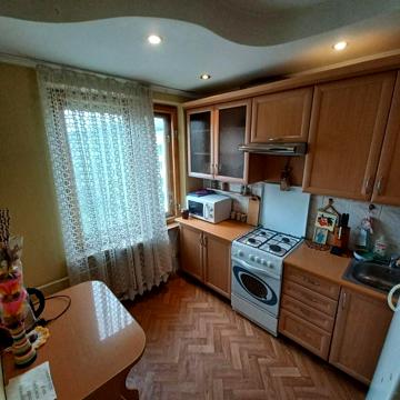 Василя Симоненка вул., 20