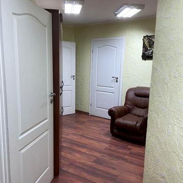 Продам трикімнатну квартиру, вул. Короленка