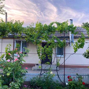 Продається будинок між Херсоном та Миколаєвом в с. Надеждівка. ТОРГ.