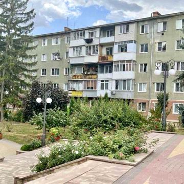 Продається 3-кімнатна квартира. Чортків