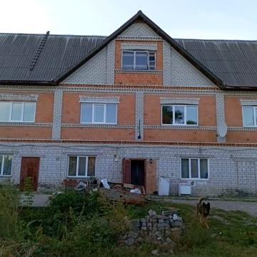 Продаж  триповерхового будинка