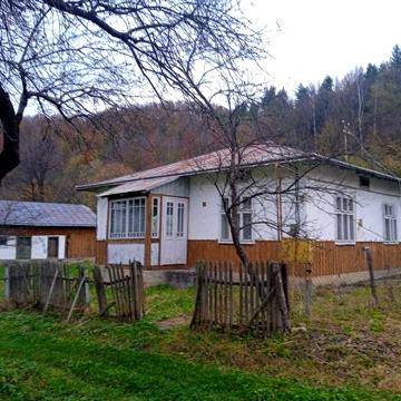 Продам газифікований будинок в центральній частині села М.Рожин