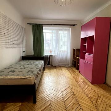 Степана Бандери вул., 14