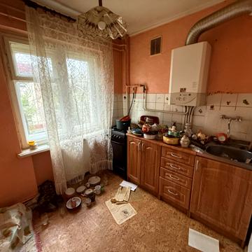 Станційна вул., 8