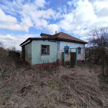 Продам будинок та сараї під розбір