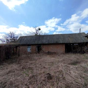 Продам будинок та сараї під розбір