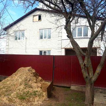 Продам великий недобудований цегляний будинок