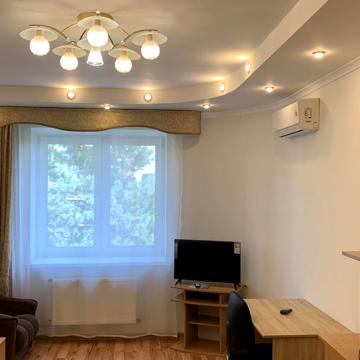 Валерія Лобановського вул., 16