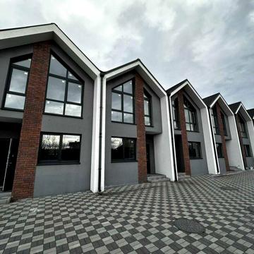 Таун в с.Хотянівка. всього в 5 км. від Вишгорода, курортна зона