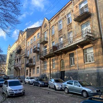 Продаж 1к.Старицького(кут Степана Бандери та Коновальця,центр)